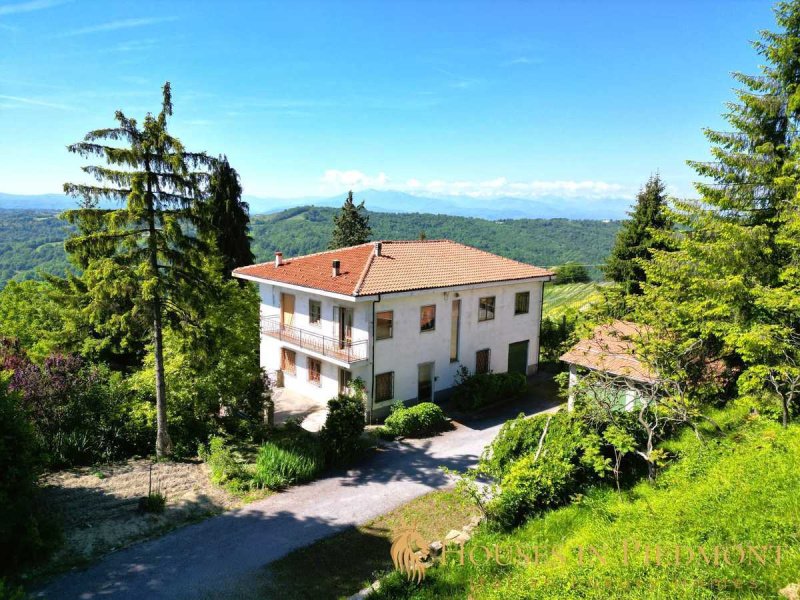 Villa i Mombarcaro
