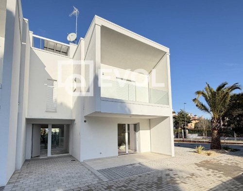 Таунхаус в Линьяно-Саббьядоро