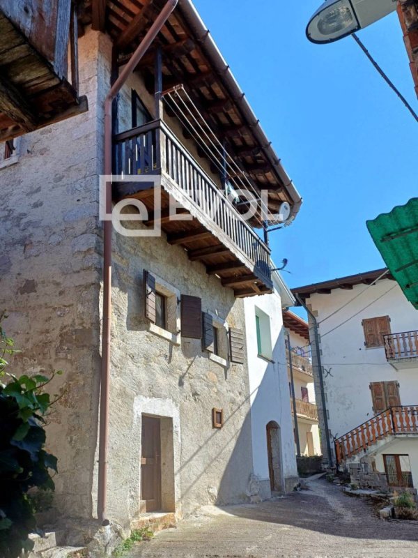 Casa di campagna a Savogna