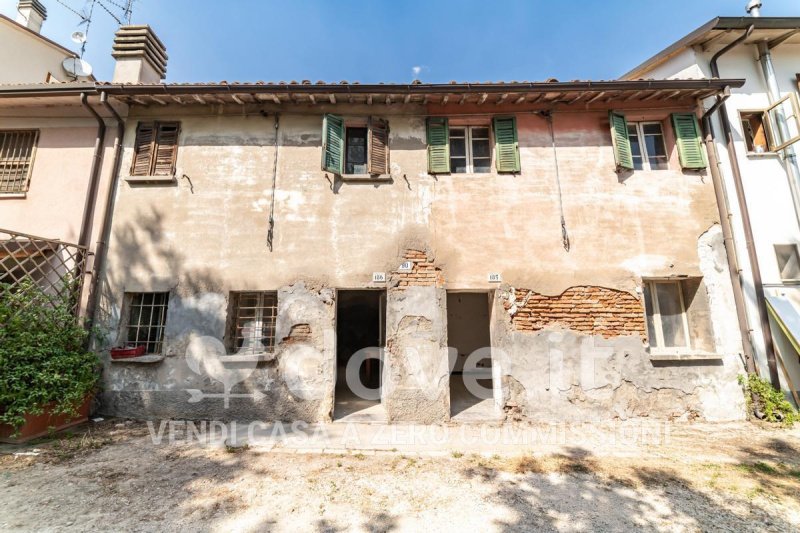 Terraced house in Imola