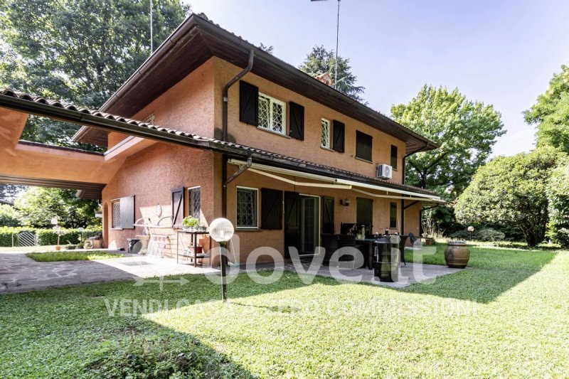 Terraced house in Barzana