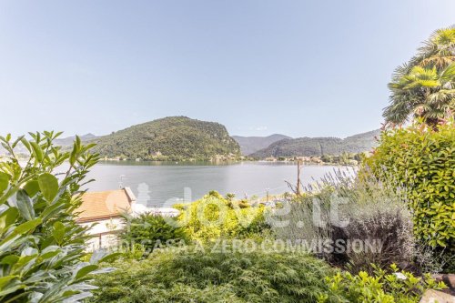 Moradia com terraço em Lavena Ponte Tresa