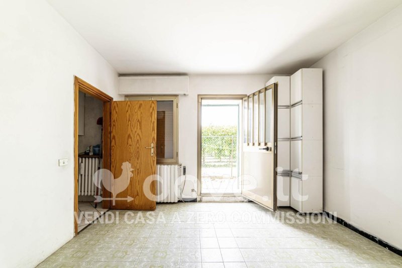 巴尼亚卡瓦洛联排别墅