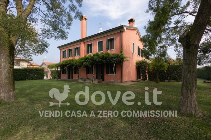 萨科河畔皮奥韦别墅