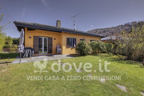 Villa in Marchirolo