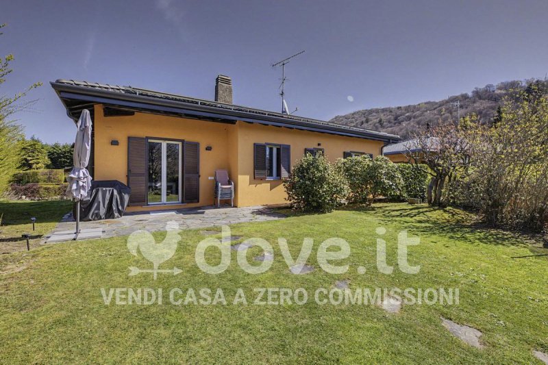 Villa in Marchirolo