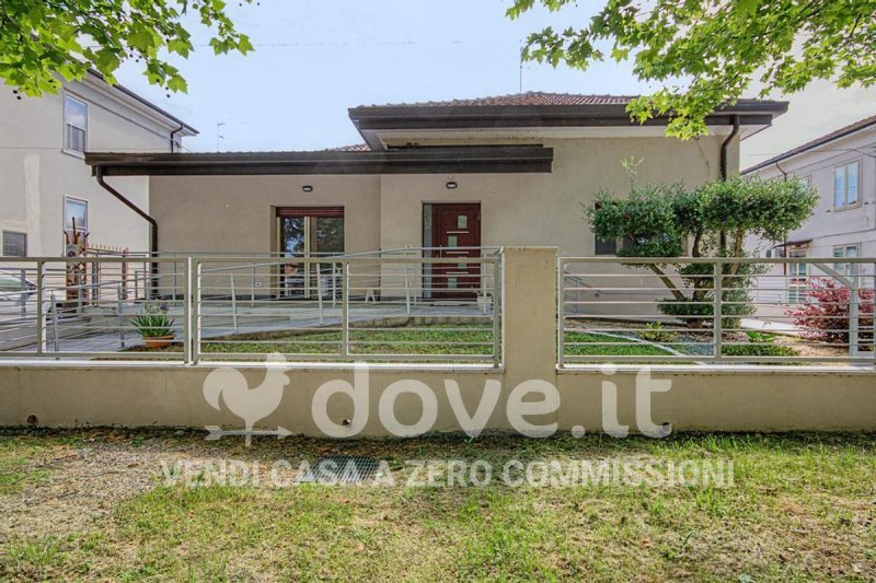 Detached house in Ostellato