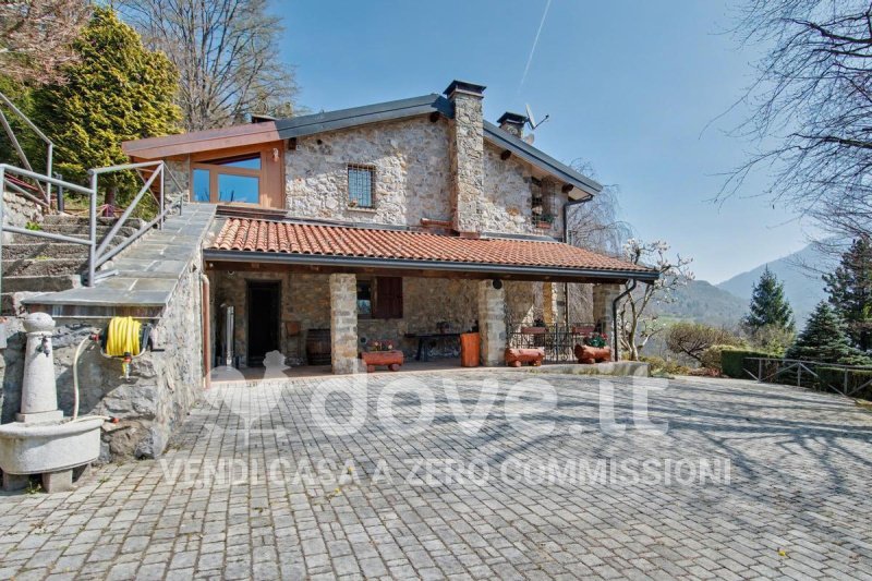 Villa à Dossena