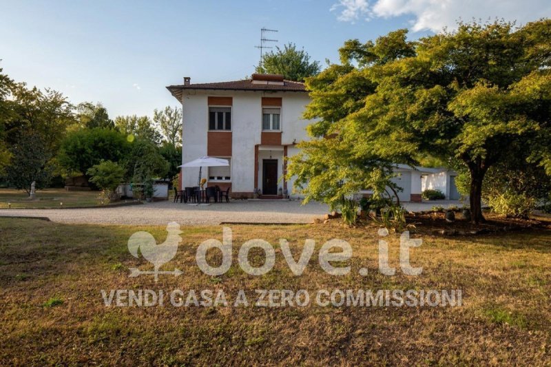 Villa in Cazzago Brabbia