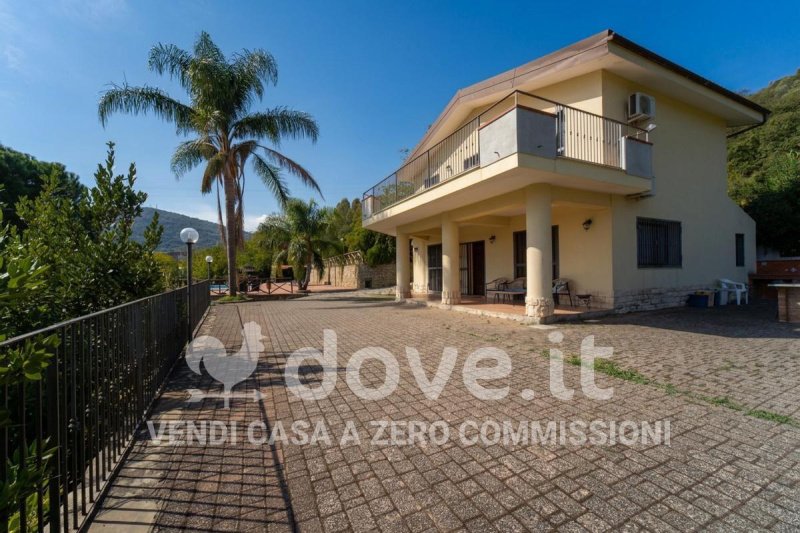 Villa i Francavilla di Sicilia