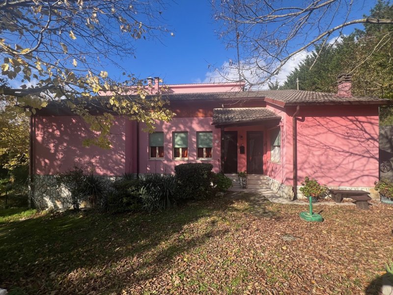 Maison individuelle à Cantiano