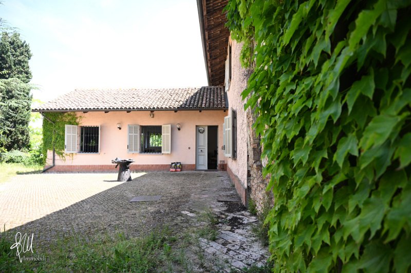 Villa a Costigliole d'Asti