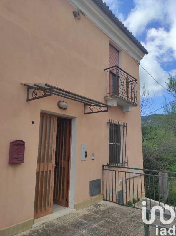 Detached house in Castiglione a Casauria