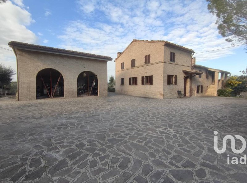 Villa in Macerata