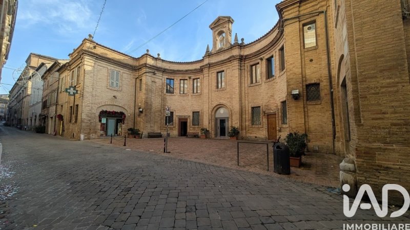 Edifício comercial em Macerata