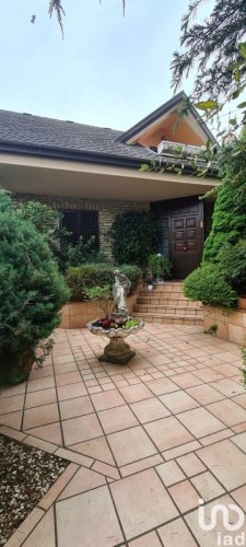 Villa en Cerreto d'Esi