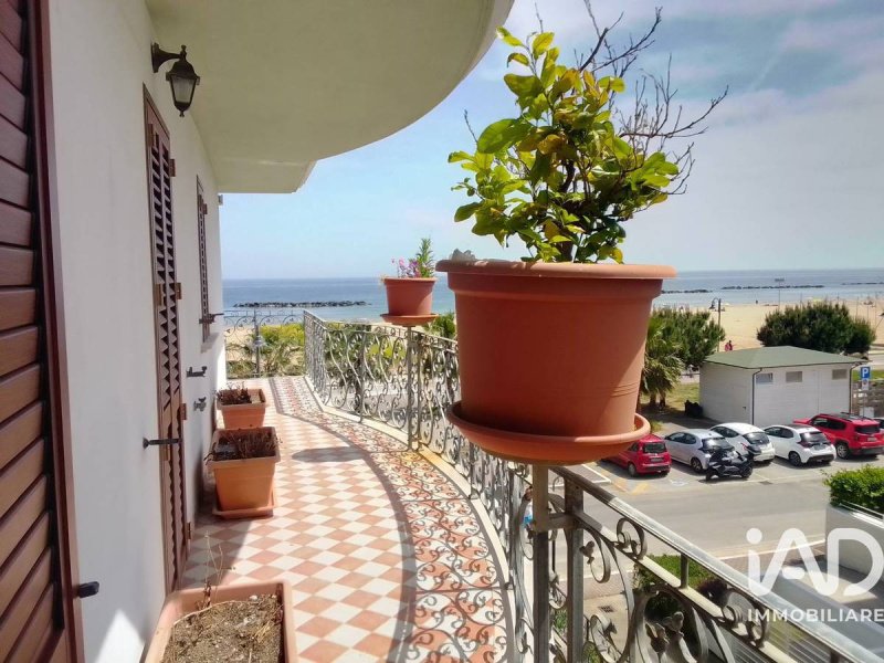 Квартира в Розето-дельи-Абруцци