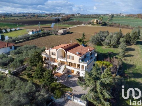 Villa a Morro d'Oro