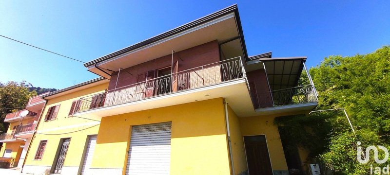 阿耶洛卡拉布罗独栋房屋