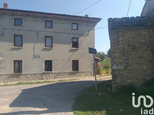 Detached house in Gropparello