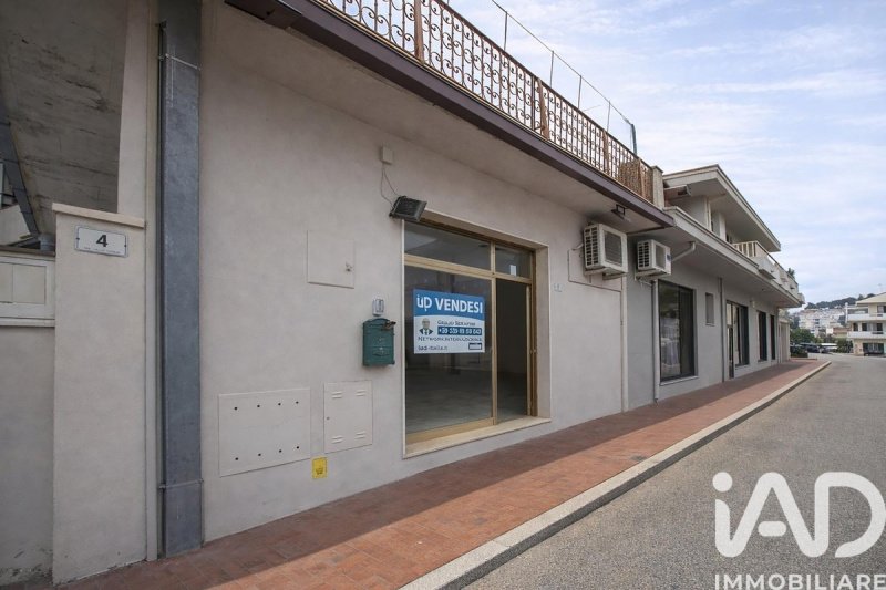 Zakelijk onroerend goed in Roseto degli Abruzzi
