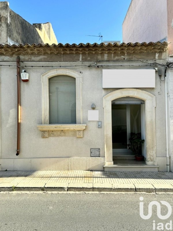 Commercial property in Avola