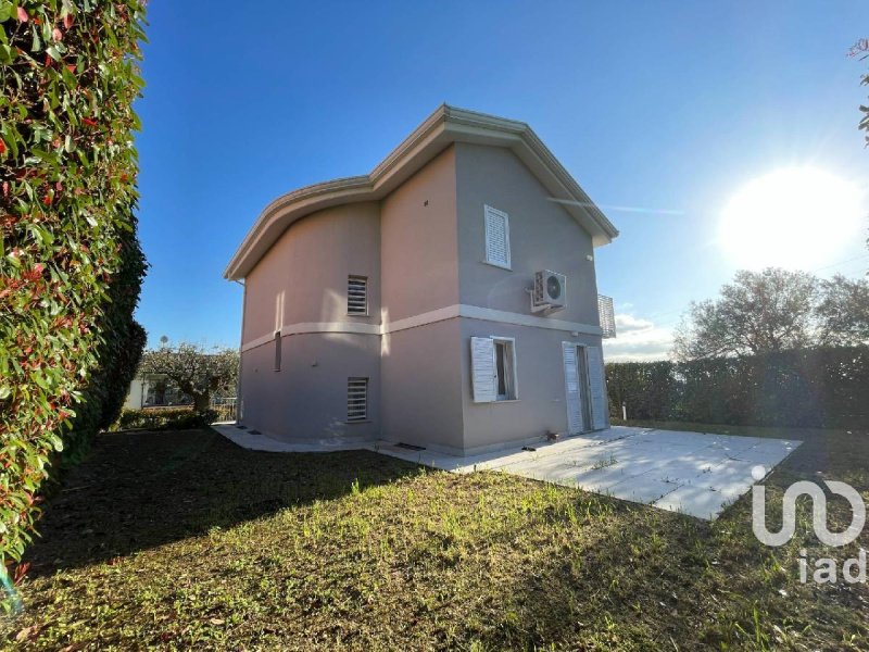 Moradia em Montecosaro