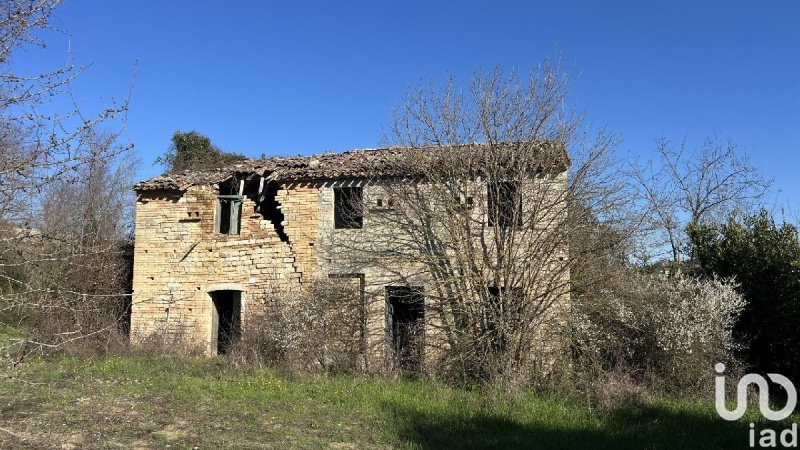 Moradia em Monteleone di Fermo