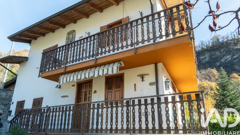 Detached house in Montjovet