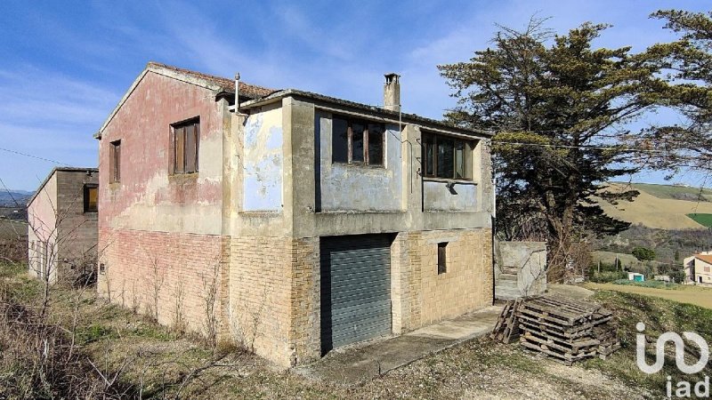 Vrijstaande woning in Montalto delle Marche