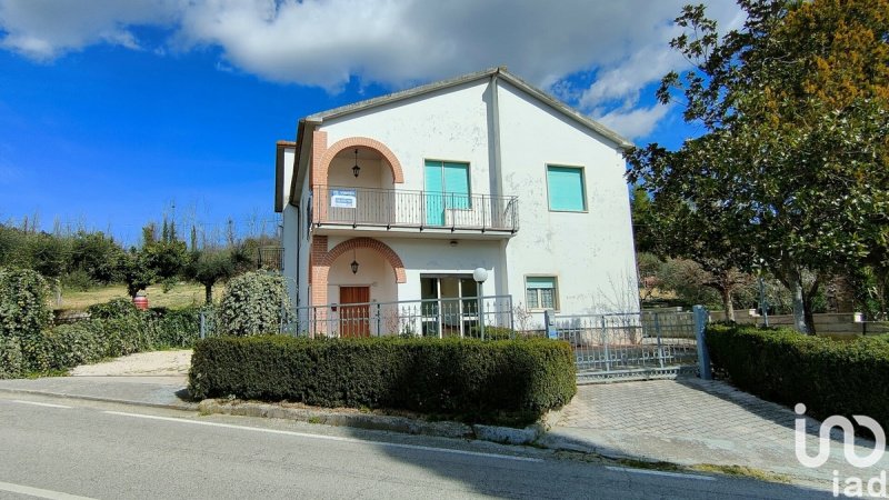 Maison individuelle à Cossignano