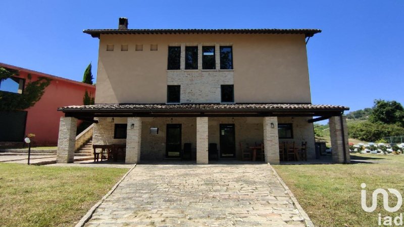 Villa en Carassai