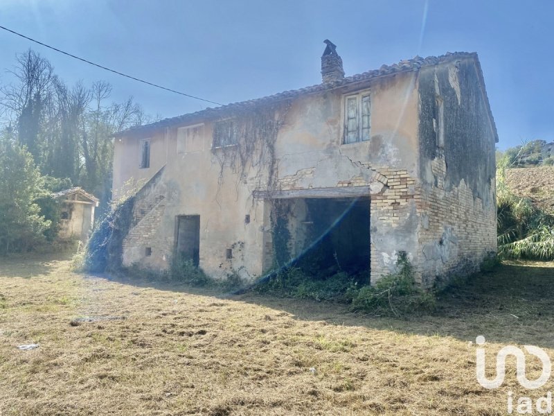 Сельский дом в Кастель-ди-Лама