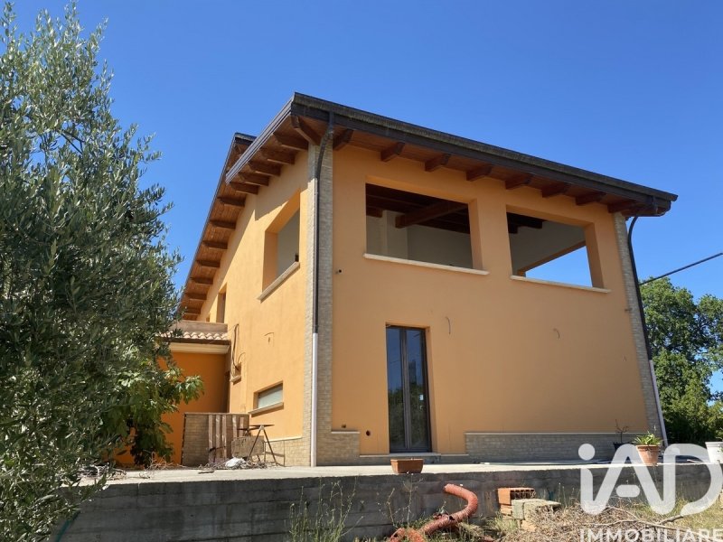 Villa in Controguerra