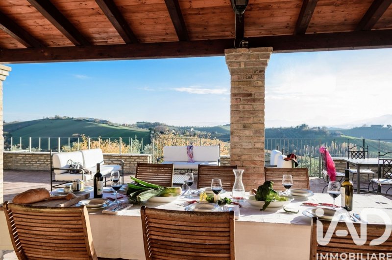 Вилла в Аквавива-Пичена