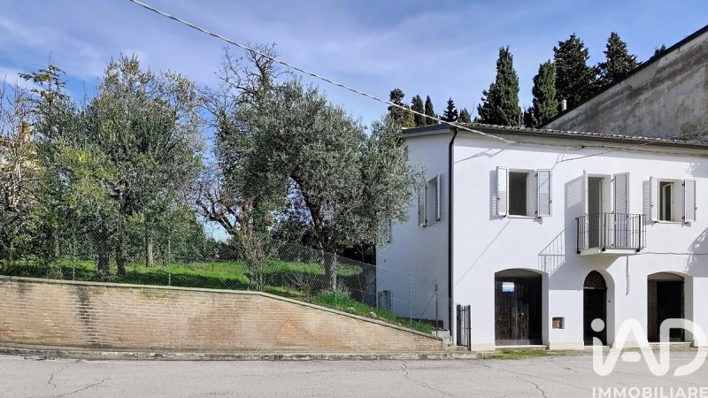 Maison individuelle à Montalto delle Marche