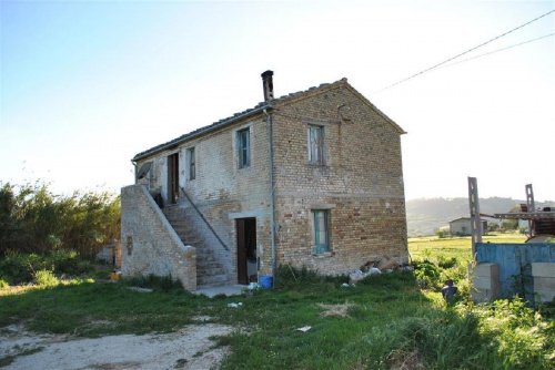 Farmhouse in Bellante