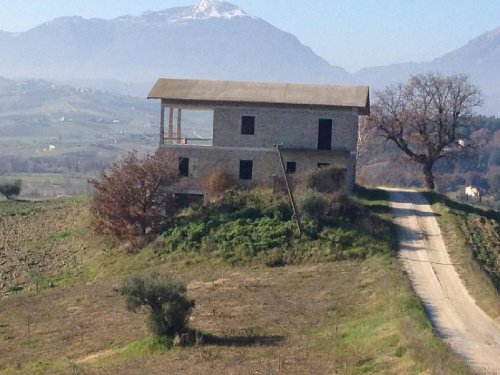 Klein huisje op het platteland in Bellante