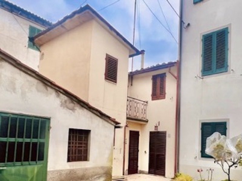 Half-vrijstaande woning in Montecatini Terme
