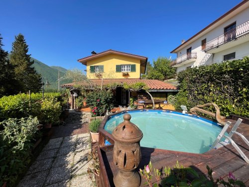 Casa semi-independiente en Atina