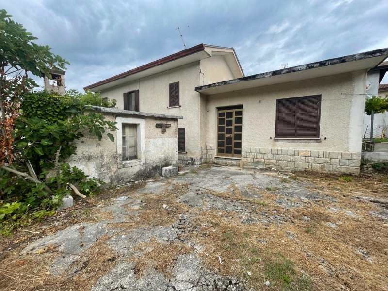 Casa geminada em Villa Latina