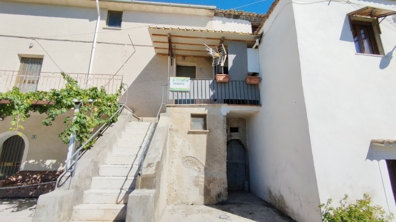 Half-vrijstaande woning in Cervaro