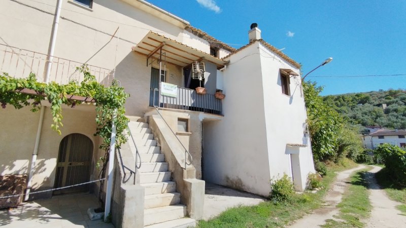 Half-vrijstaande woning in Cervaro