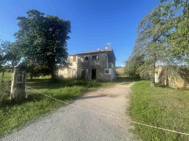 Klein huisje op het platteland in Campagnatico