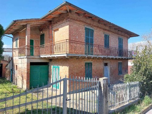 Detached house in Chiusi