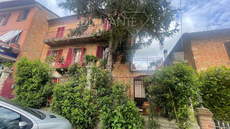 Half-vrijstaande woning in Castiglione del Lago