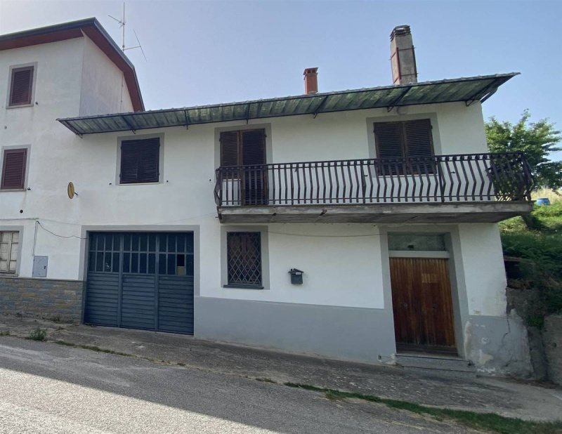 Half-vrijstaande woning in Gubbio