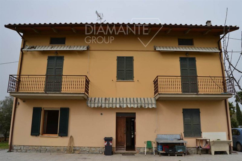 Detached house in Tuoro sul Trasimeno