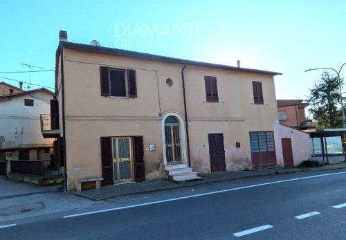 Half-vrijstaande woning in Panicale