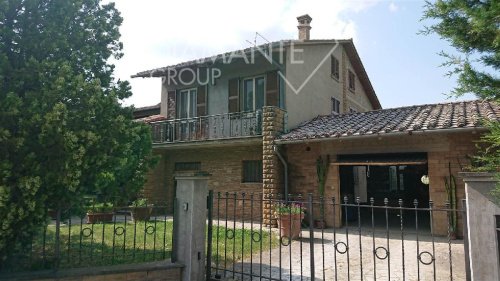 Вилла в Кастильоне-дель-Лаго